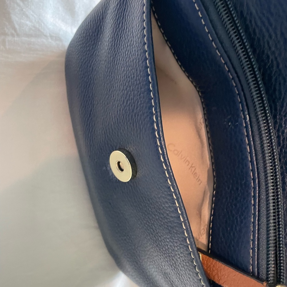 Leather Calvin Klein Navy Crossbody Bag. Brown Leather Strap & Gold Hardware. - Picture 8 of 12